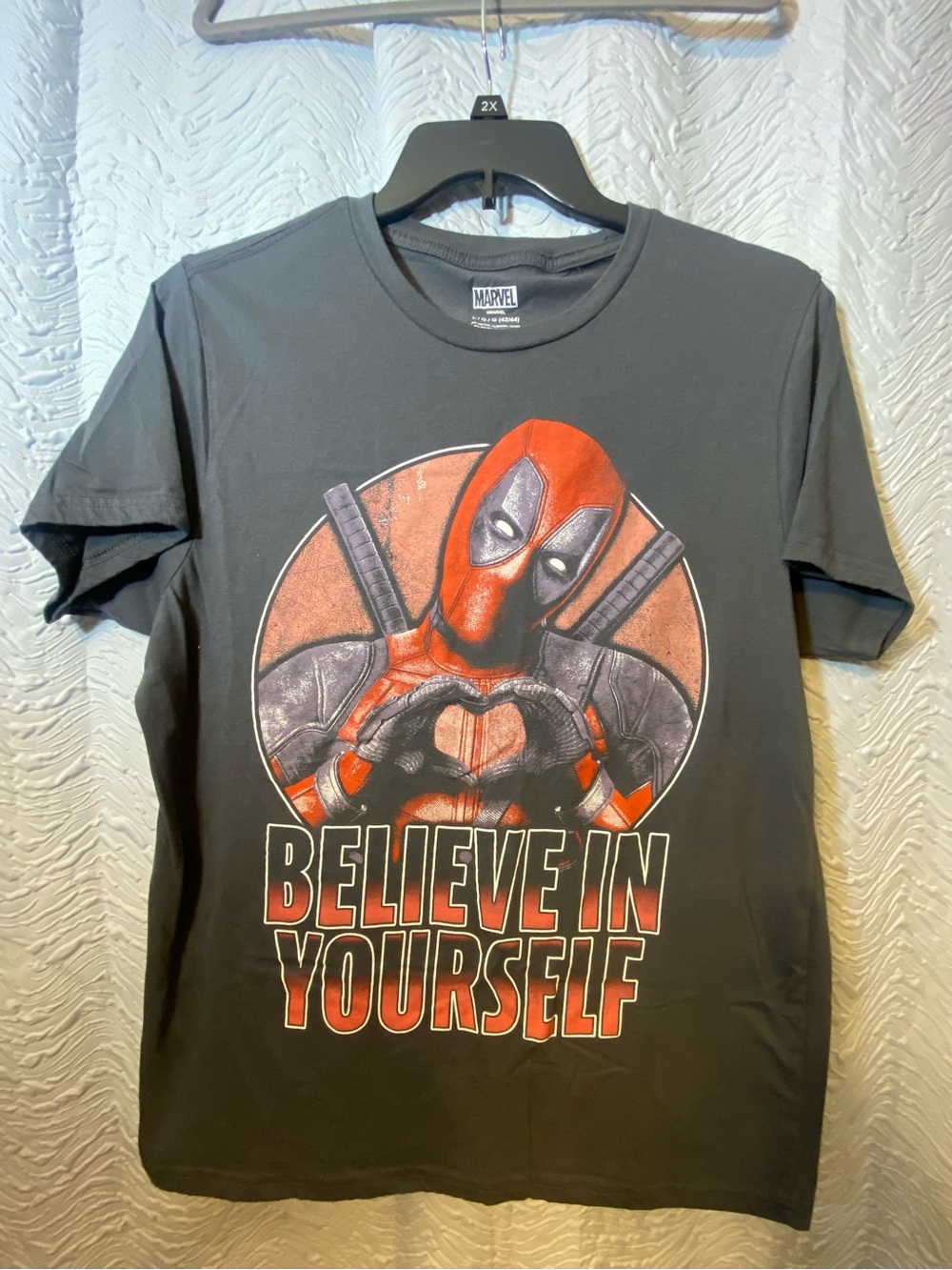 Marvel Deadpool Graphic Tee - Black and Red